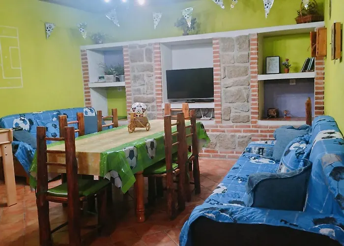 Don Mauricio Y Periquines *